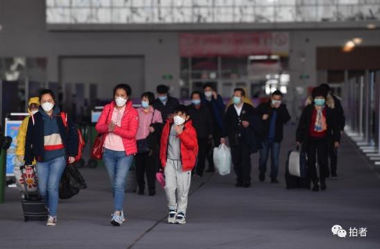 新国展集散点:专人陪同登记,一周分流14595人