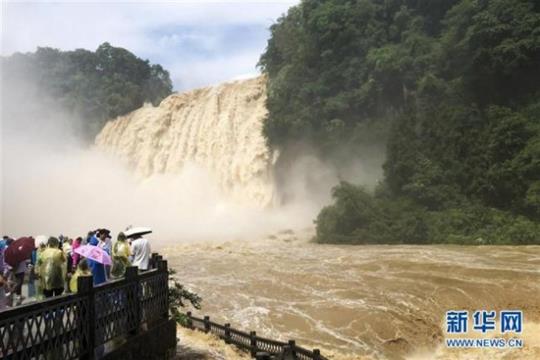 贵州黄果树瀑布迎来今年入汛最大水量 气势磅礴