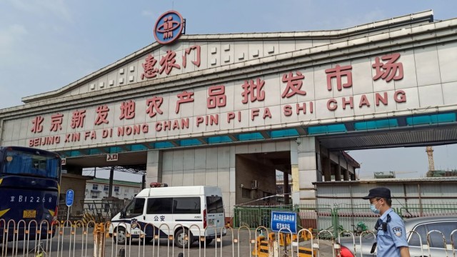 北京通报：1人去新发地采购，餐厅员工全部确诊