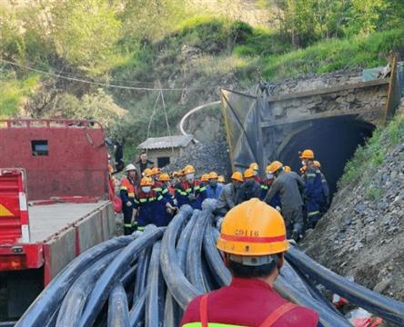 山西铁矿透水事故致13死：副县长被免 15人刑拘