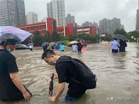 还在下！郑州雨创下一项全球纪录 气象再发警告